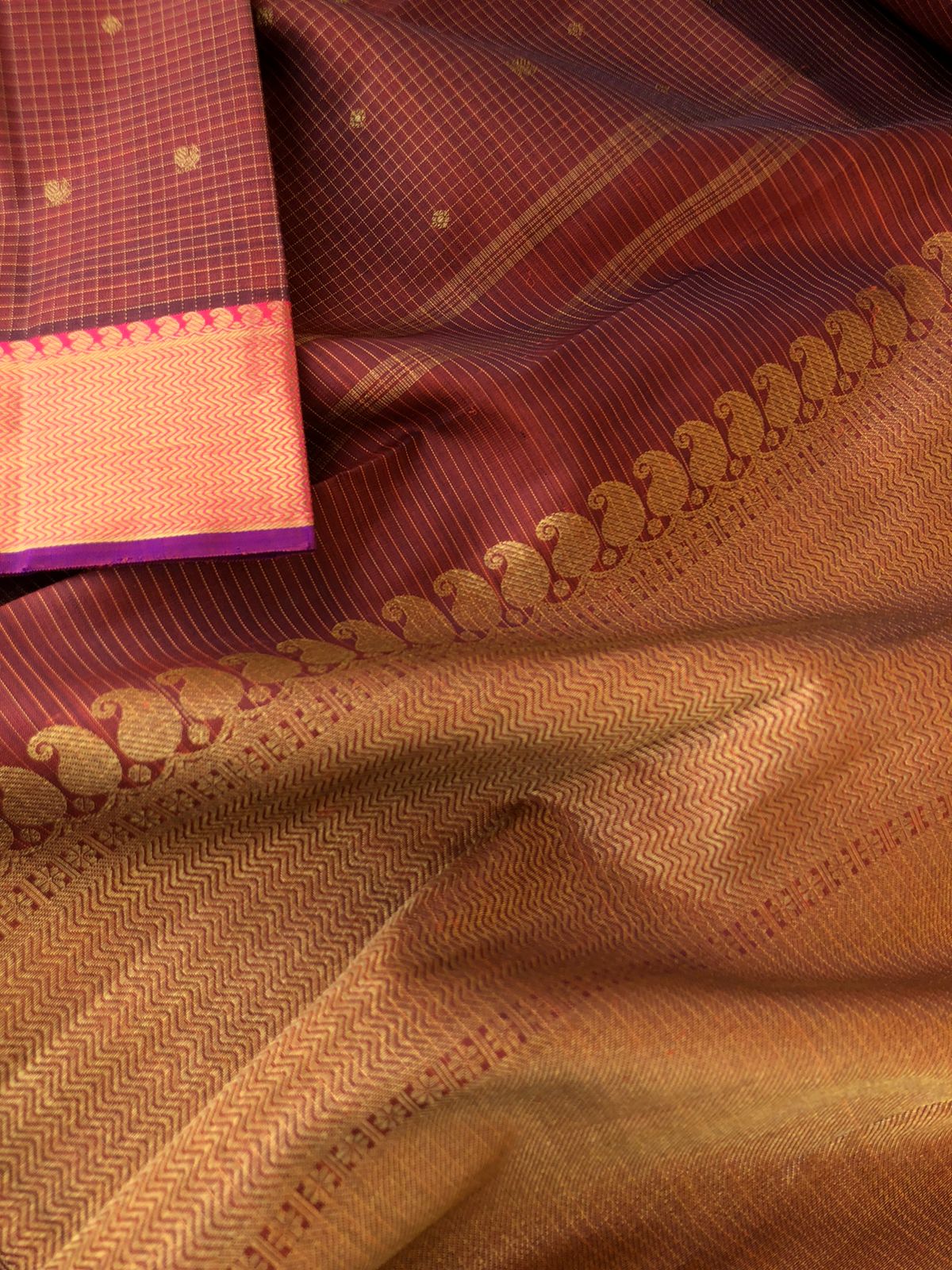 Oosi kattams on Kanchivaram - totally unique and unusual burnt caramel brown/ maanthulir brown oosi kattam with solid hold zari woven borders