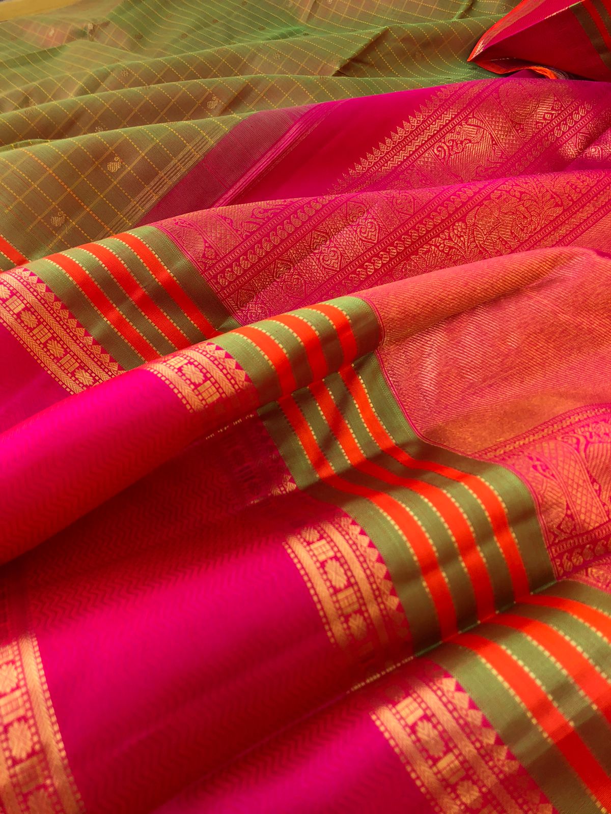 Kattams on Kanchivaram - Muthu Kattam - stunning maanthulir ( fresh mango leaf tone ) Kanchivaram with moppula borders and chex buttas woven body is absolutely traditional