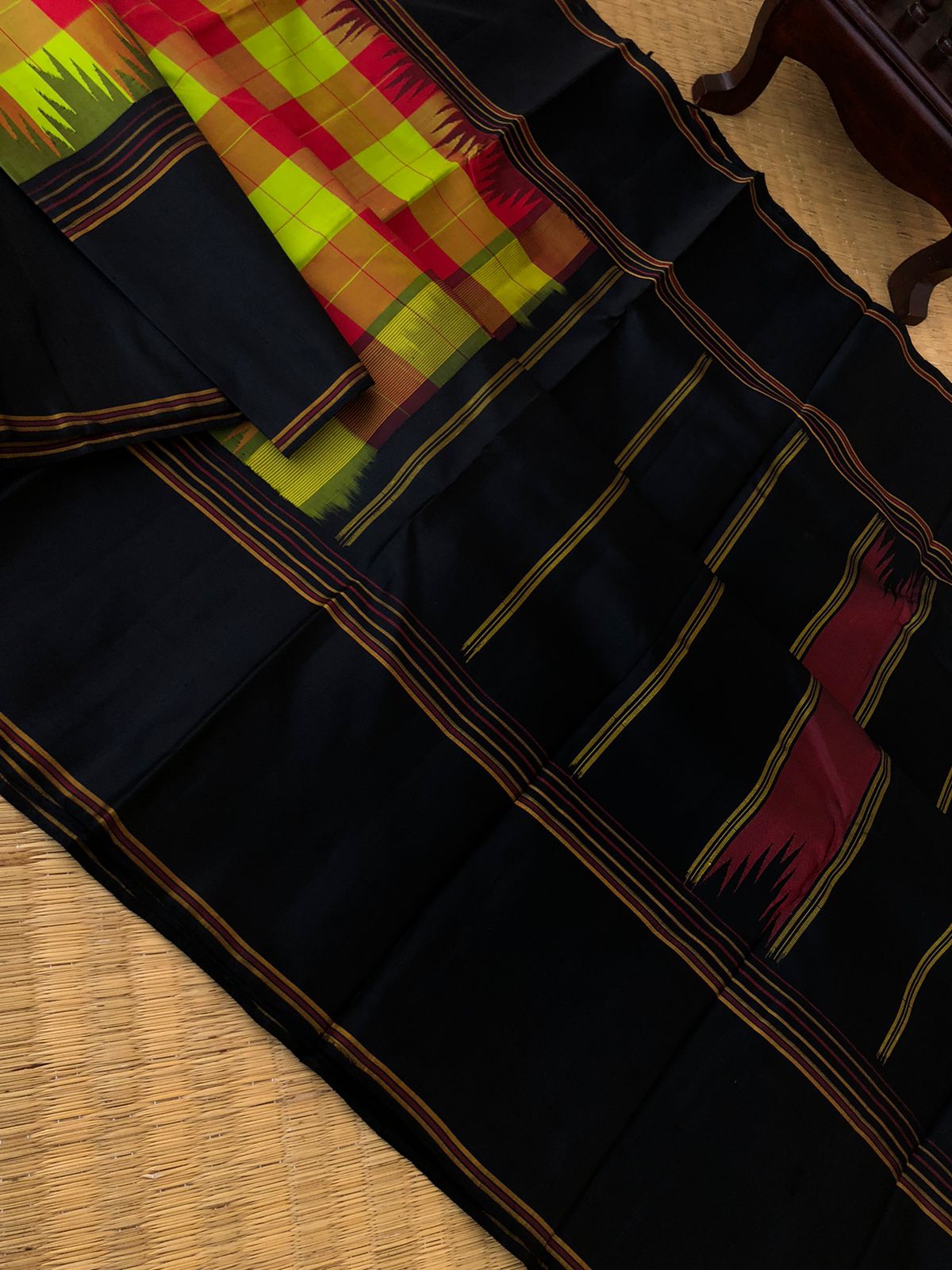 Korvai Connection on Kanchivaram - the traditional elements of red and green chex woven body with black no zari korvai woven borders and pallu