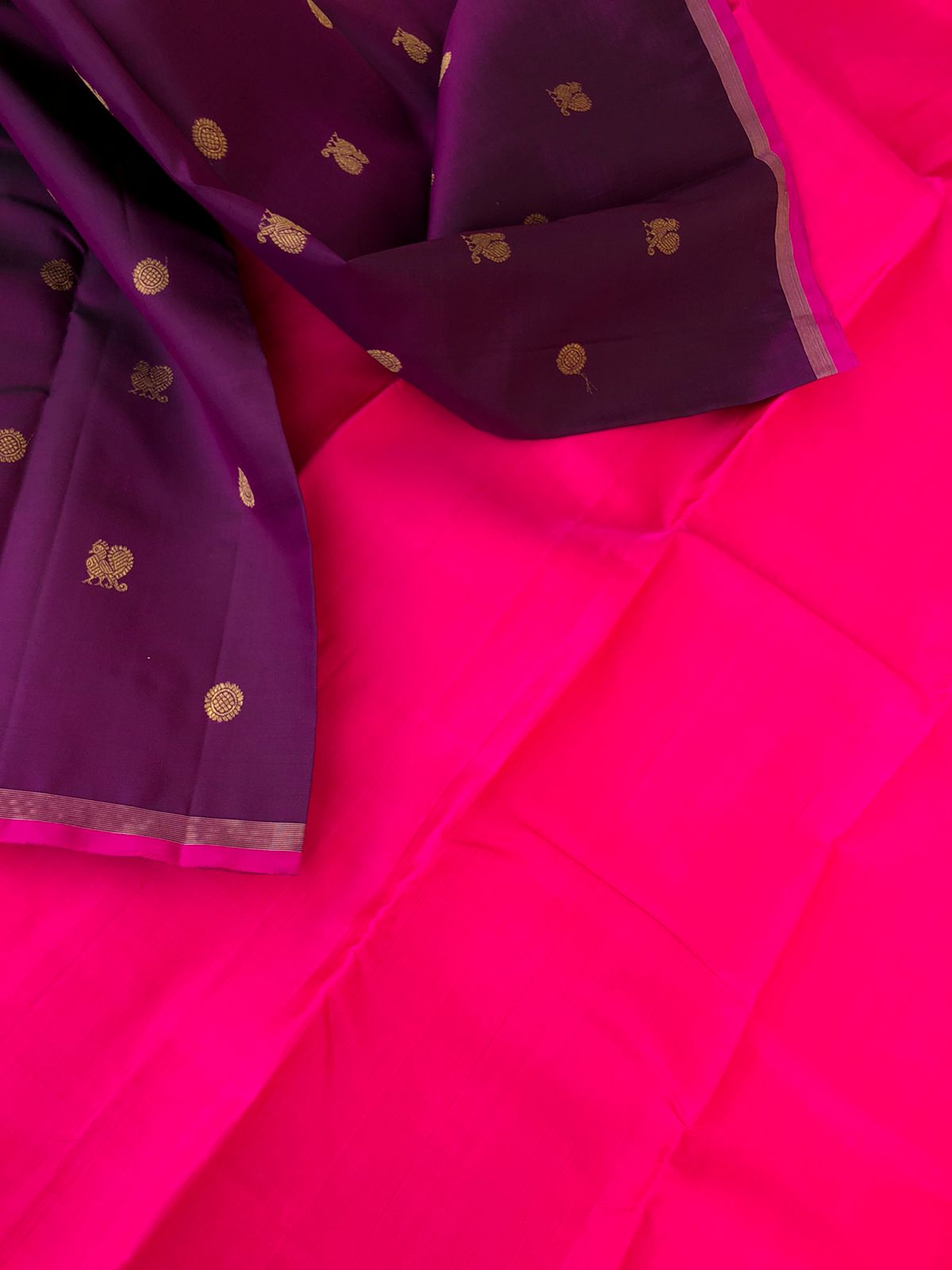 Mohaa - Beautiful Borderless Kanchivarams - deep purple mayil chackaram with pink sleeve edge and pink blouse