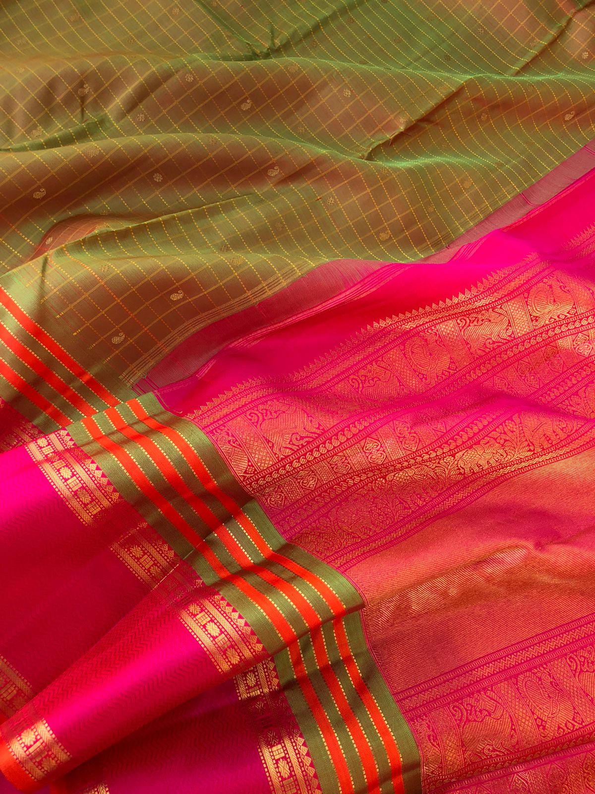 Kattams on Kanchivaram - Muthu Kattam - stunning maanthulir ( fresh mango leaf tone ) Kanchivaram with moppula borders and chex buttas woven body is absolutely traditional