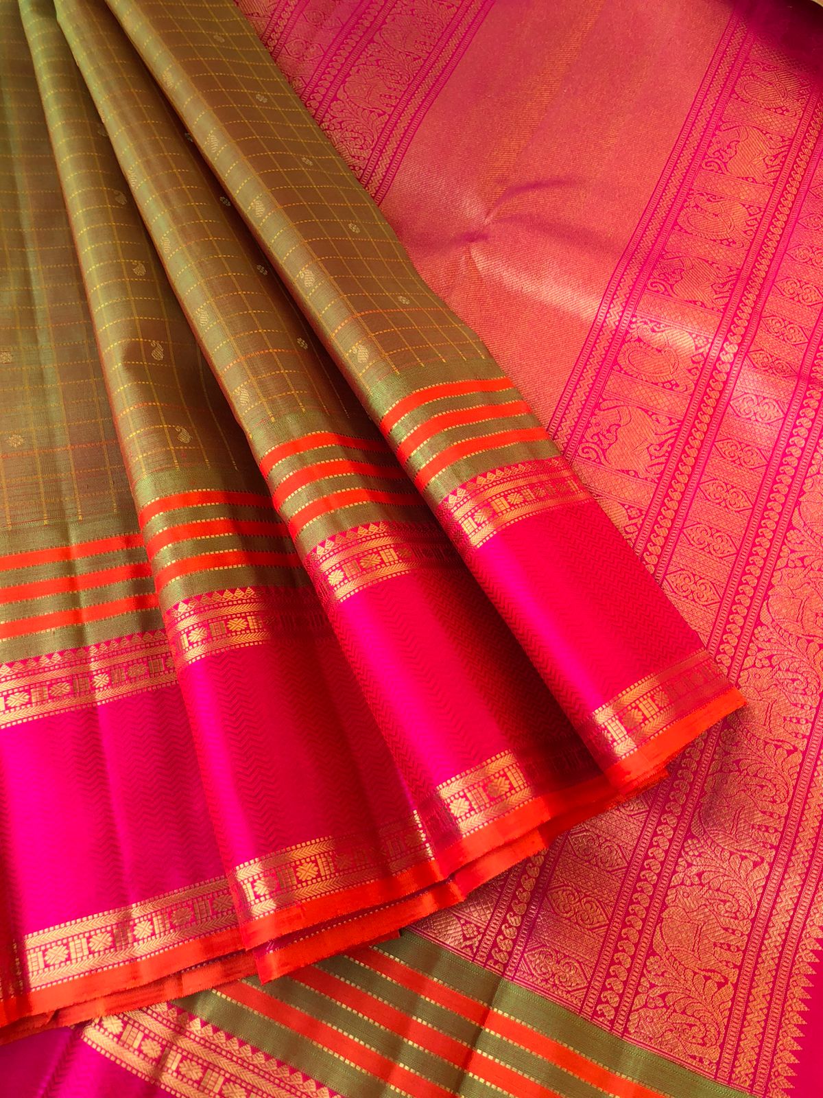 Kattams on Kanchivaram - Muthu Kattam - stunning maanthulir ( fresh mango leaf tone ) Kanchivaram with moppula borders and chex buttas woven body is absolutely traditional