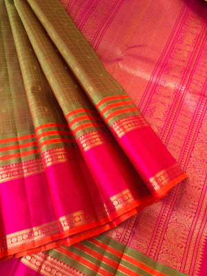 Kattams on Kanchivaram - Muthu Kattam - stunning maanthulir ( fresh mango leaf tone ) Kanchivaram with moppula borders and chex buttas woven body is absolutely traditional