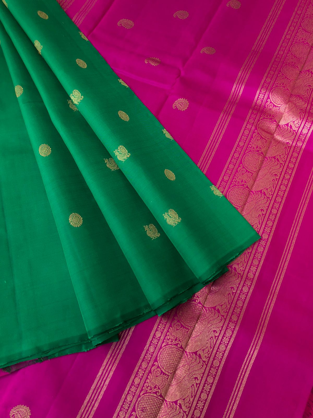 Mohaa - Beautiful Borderless Kanchivarams - leafy green and rani pink
