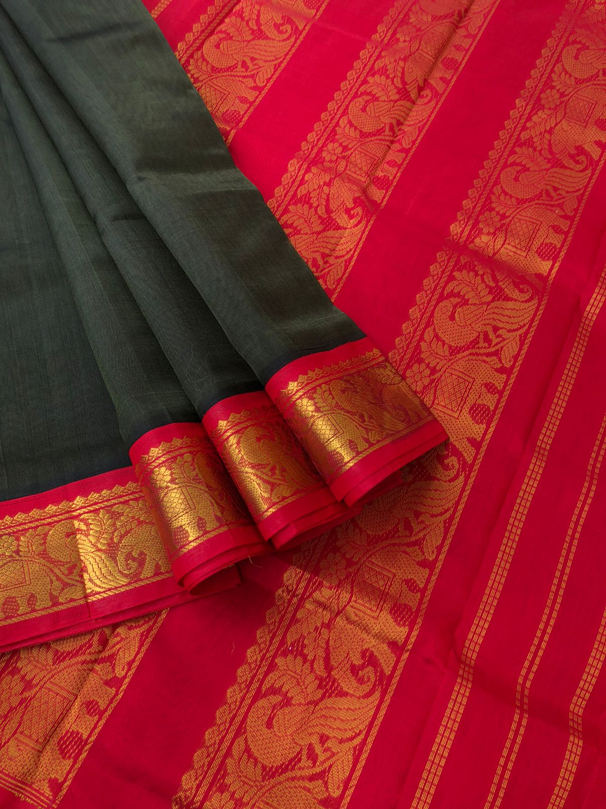 Korvai Silk Cotton - deep dark army green and red