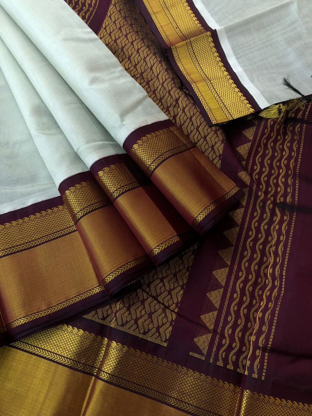 Korvai Silk Cotton -greyish off white and brown