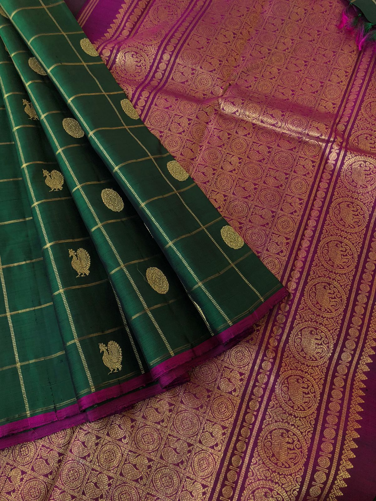 Mohaa - Beautiful Borderless Kanchivarams - stunning Meenakshi green and majenta mayil chackaram