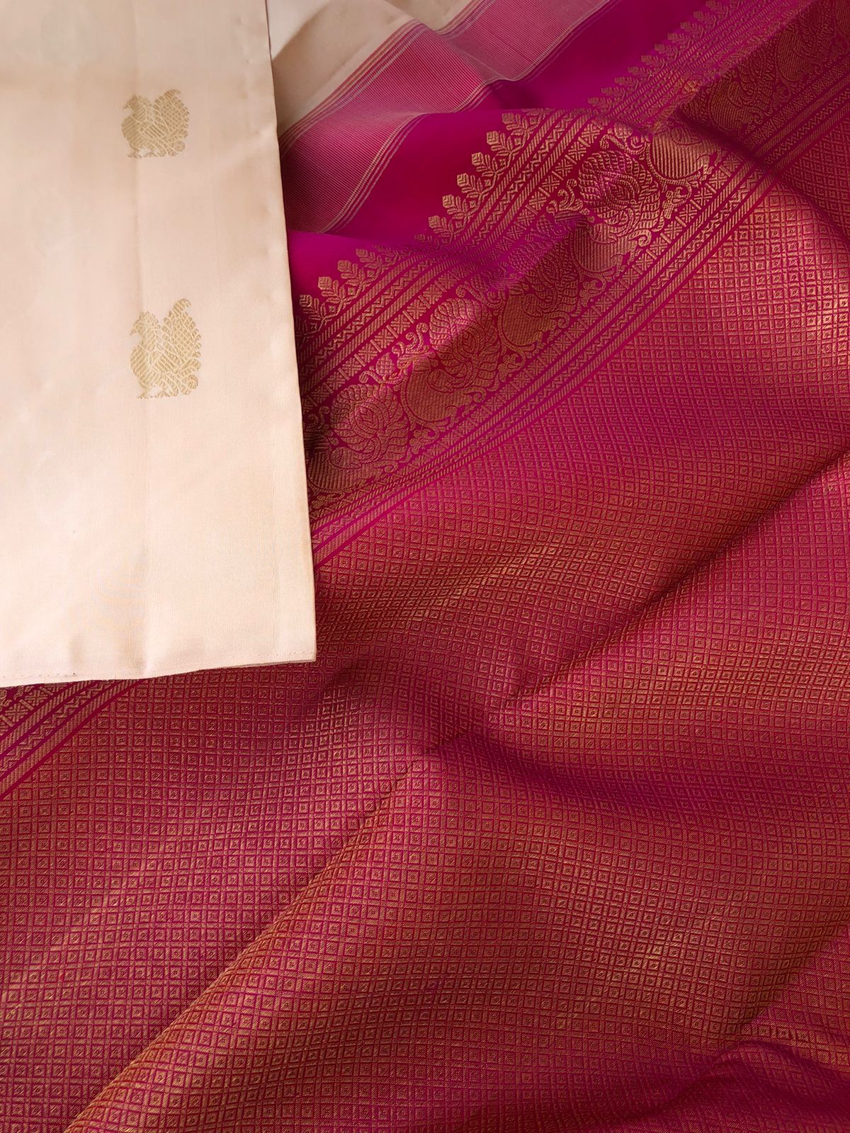 Mohaa - Beautiful Borderless Kanchivarams - creamy off white and kum kum pink with annapakshi and rudurakasham buttas