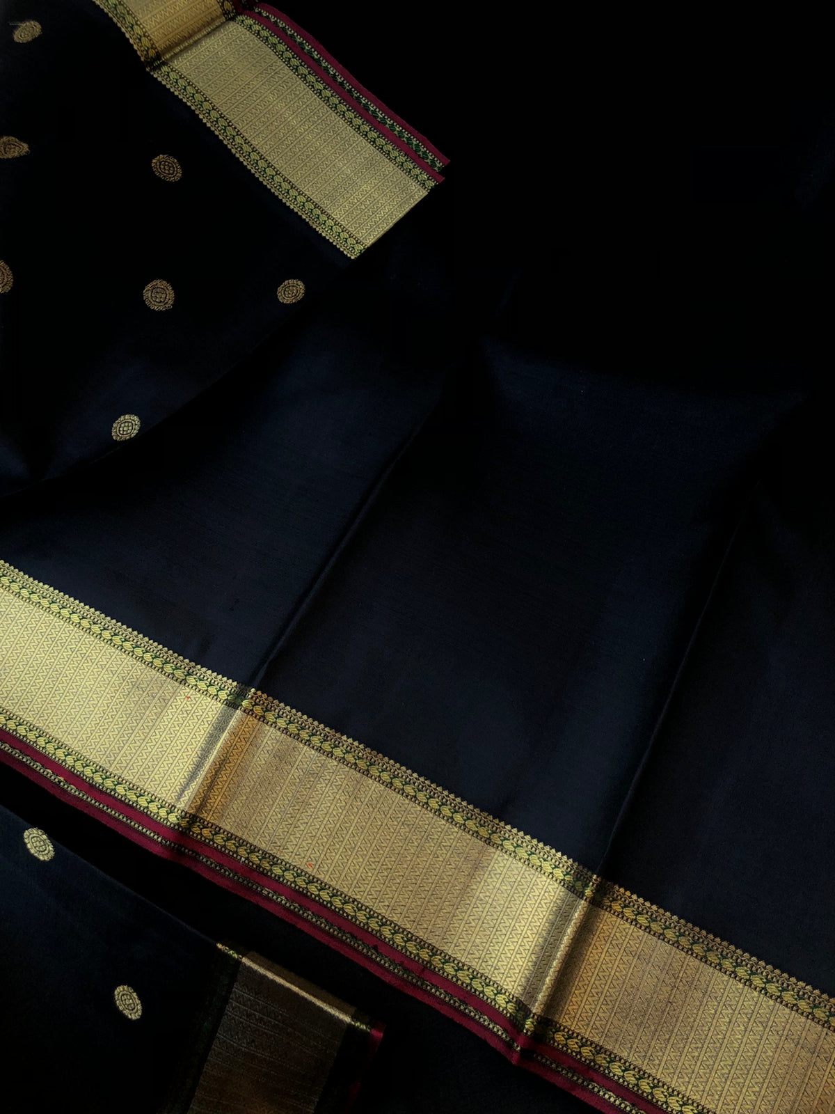 Swarnam - Black and Gold Kanchivarams - stunning black and gold with wine maroon sleeve edge is super stunning