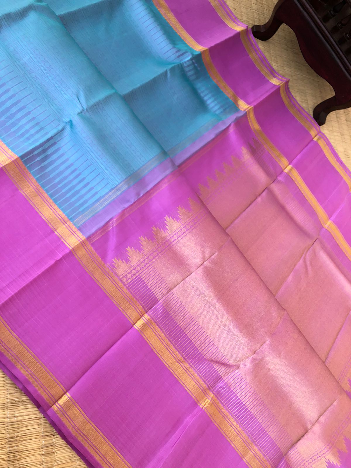 Yarn play on Kanchivaram - stunning dual tone turquoise blue and rose pink varusai pett is the best