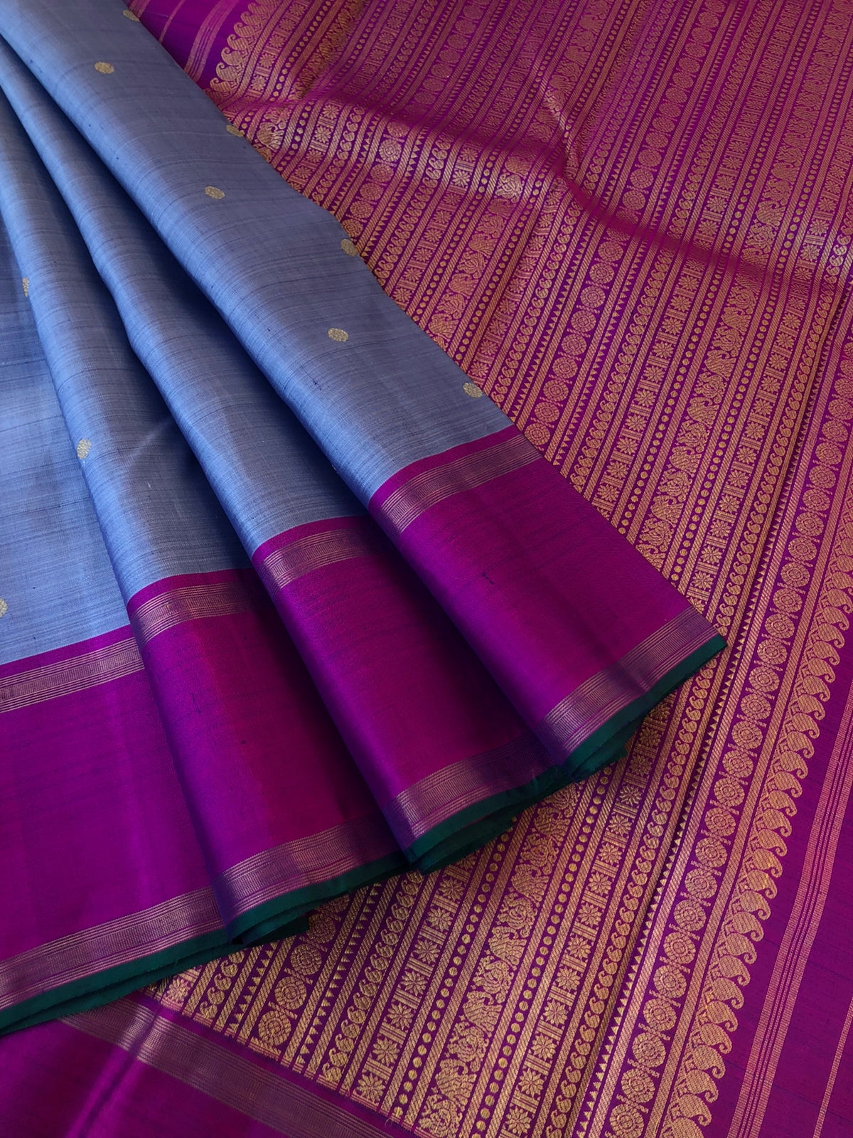 Kaviyam on Kanchivaram - blue short steel gray with majenta borders pallu and blouse, the details Over the pallu is the best part