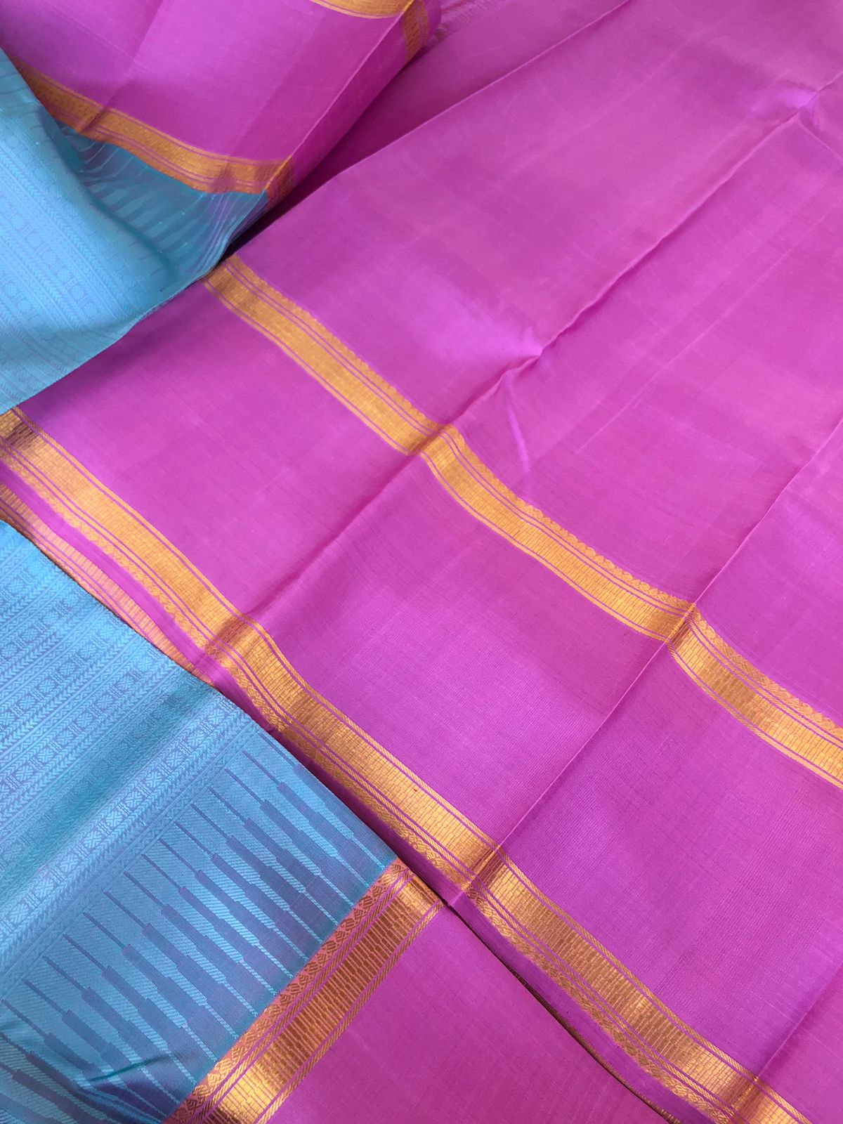 Yarn play on Kanchivaram - stunning dual tone turquoise blue and rose pink varusai pett is the best