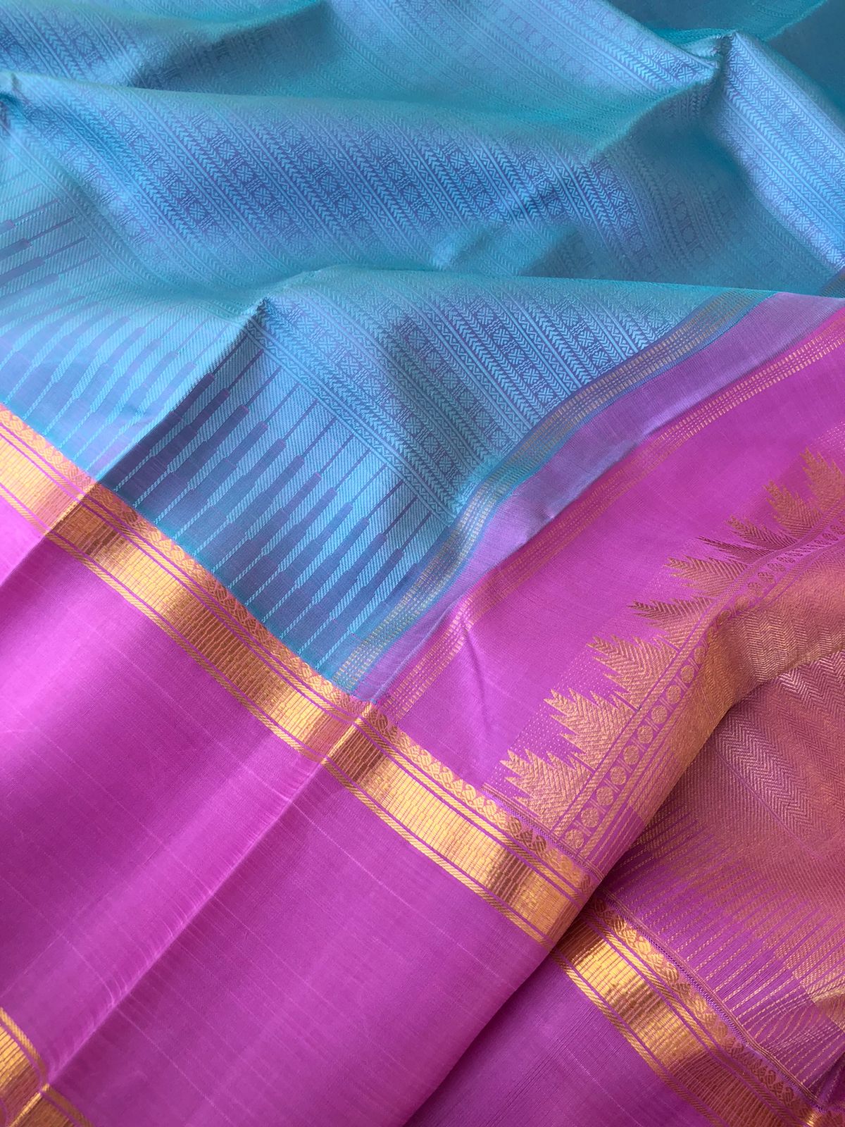 Yarn play on Kanchivaram - stunning dual tone turquoise blue and rose pink varusai pett is the best