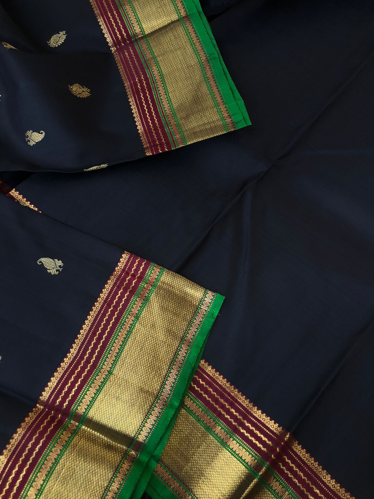 Syamah Swarnam - Black and Gold Kanchivaram - black at the best with paisley and annapakshi buttas with traditional moppula design borders